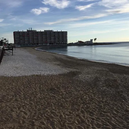 Gran Piso En La Playa Con Vistas Al Mar Apartamento *
